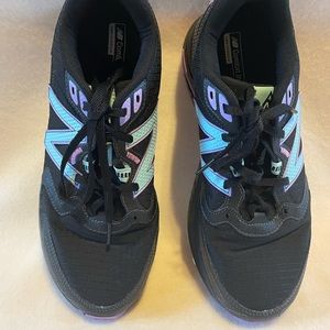 Women’s New Balance 410 Trail Black Shoes Size 9 1/2 9.5